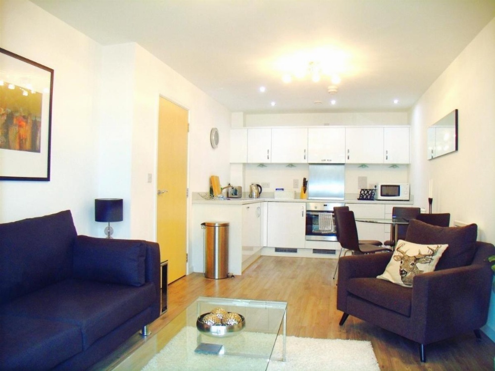 New Central Woking 1 and 2 Bedroom Apartments with Free Gym, close to Train Station Image 13