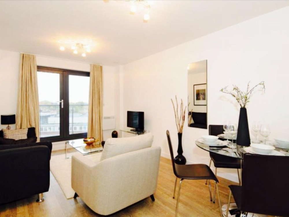 New Central Woking 1 and 2 Bedroom Apartments with Free Gym, close to Train Station Image 18