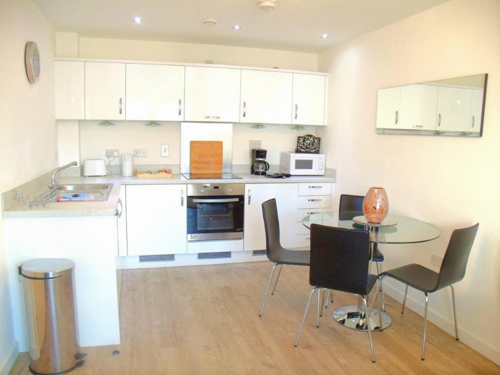 New Central Woking 1 and 2 Bedroom Apartments with Free Gym, close to Train Station Image 19