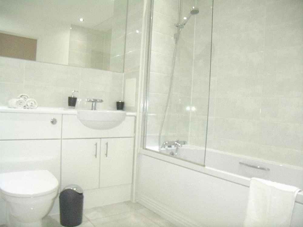 New Central Woking 1 and 2 Bedroom Apartments with Free Gym, close to Train Station Image 21
