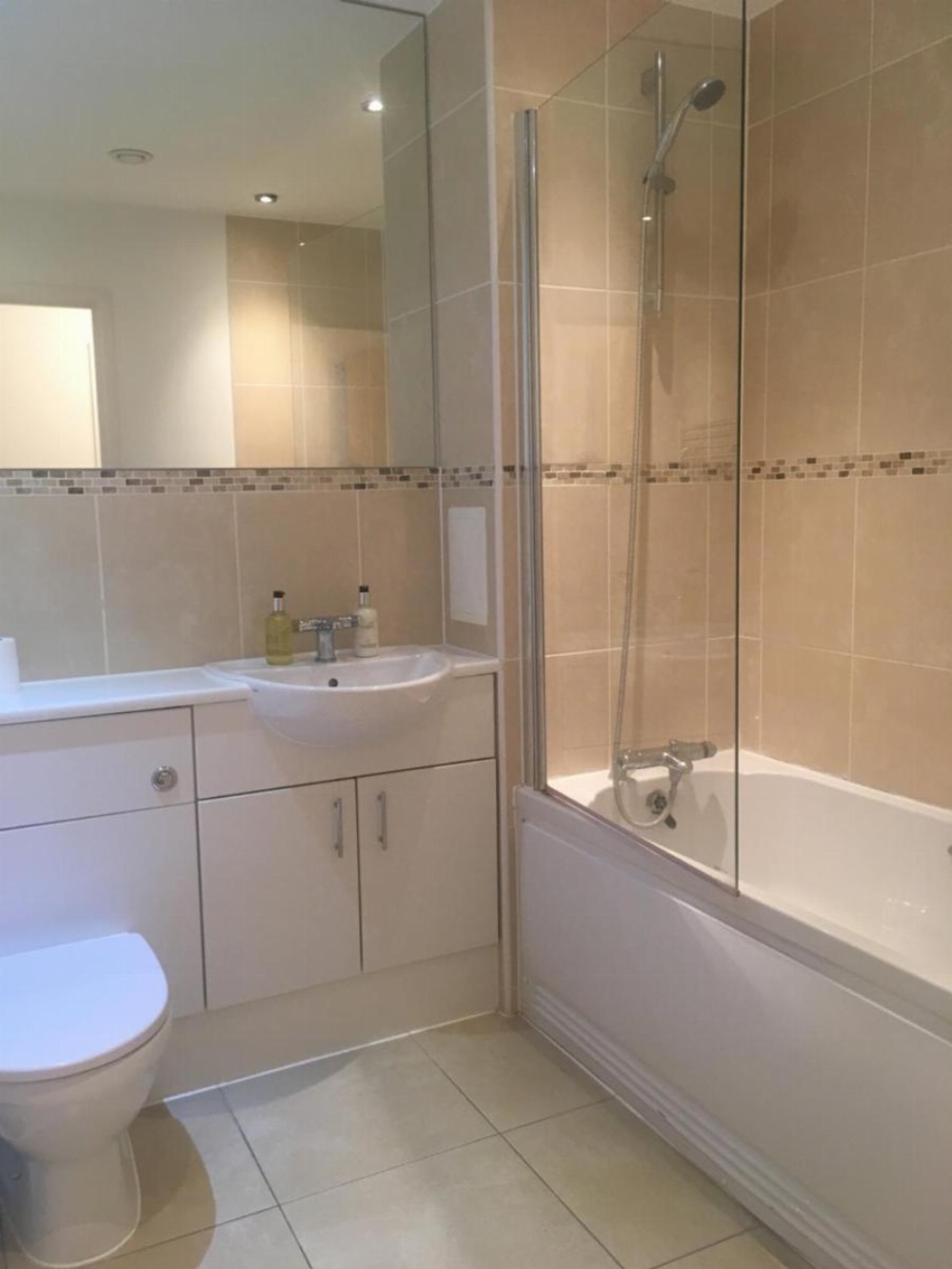 New Central Woking 1 and 2 Bedroom Apartments with Free Gym, close to Train Station Image 34